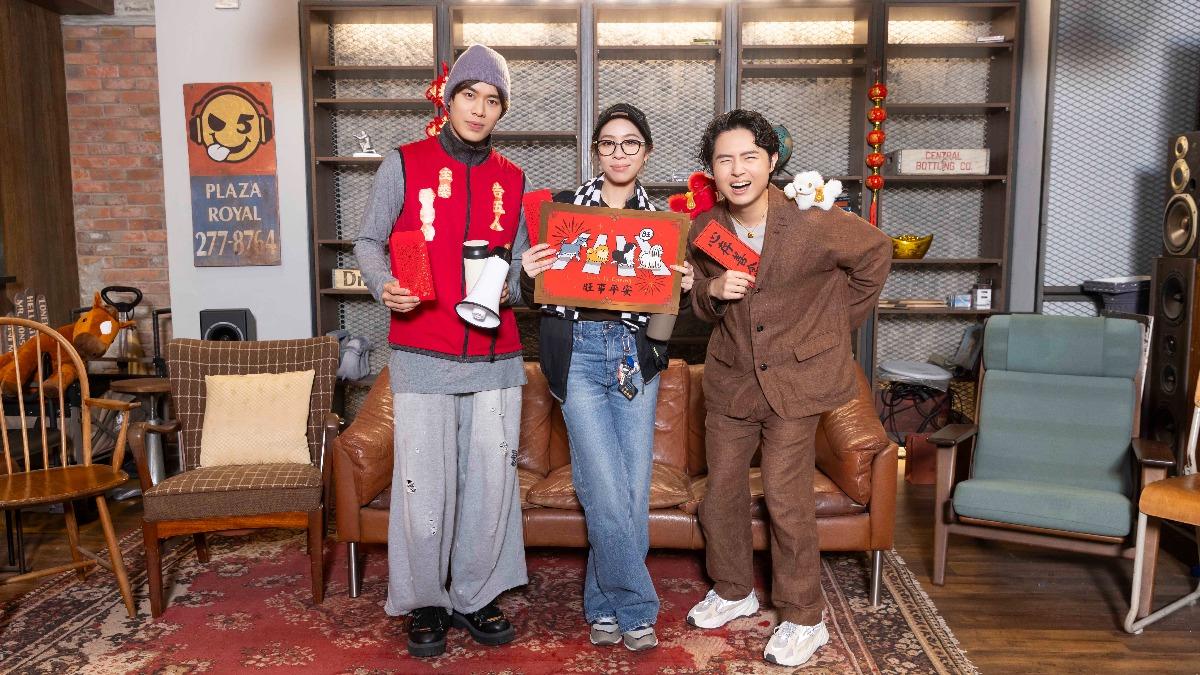 告五人神還原過年長輩造型,笑翻全場。(圖/相信音樂提供)