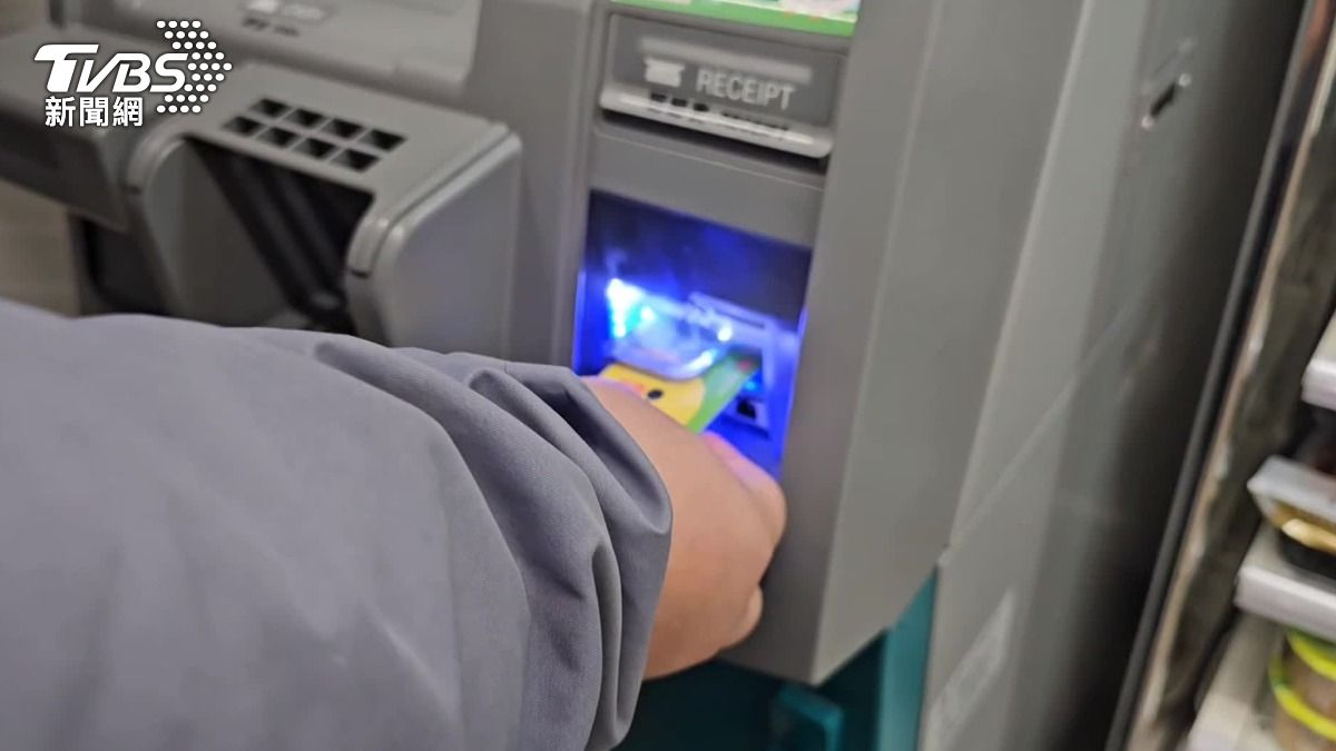 交通便利.ATM密集,成詐騙車手取款熱點。(圖/TVBS)