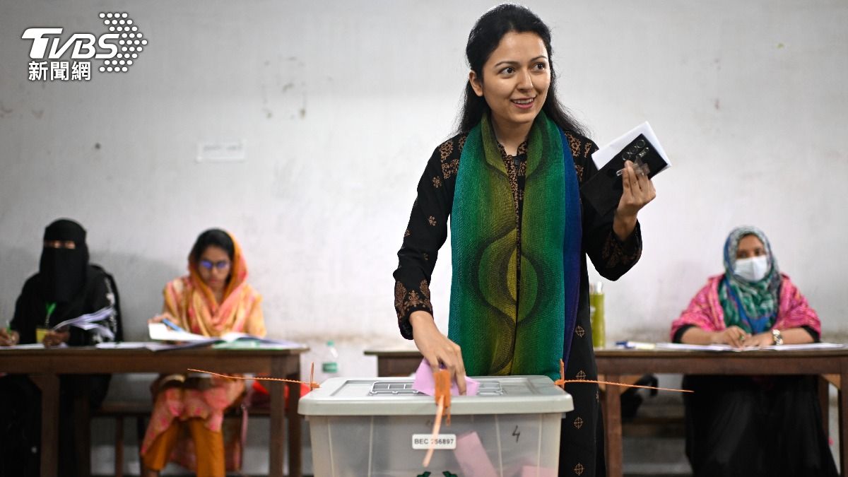 孟加拉Z世代革命後首度民主大選!千萬選民無懼維安湧入投票所