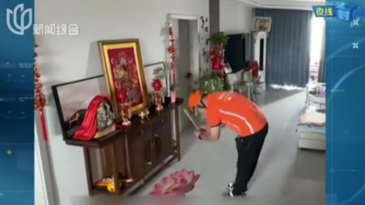 大陸UU跑腿平臺還提供代燒香服務。(圖/上海電視台)