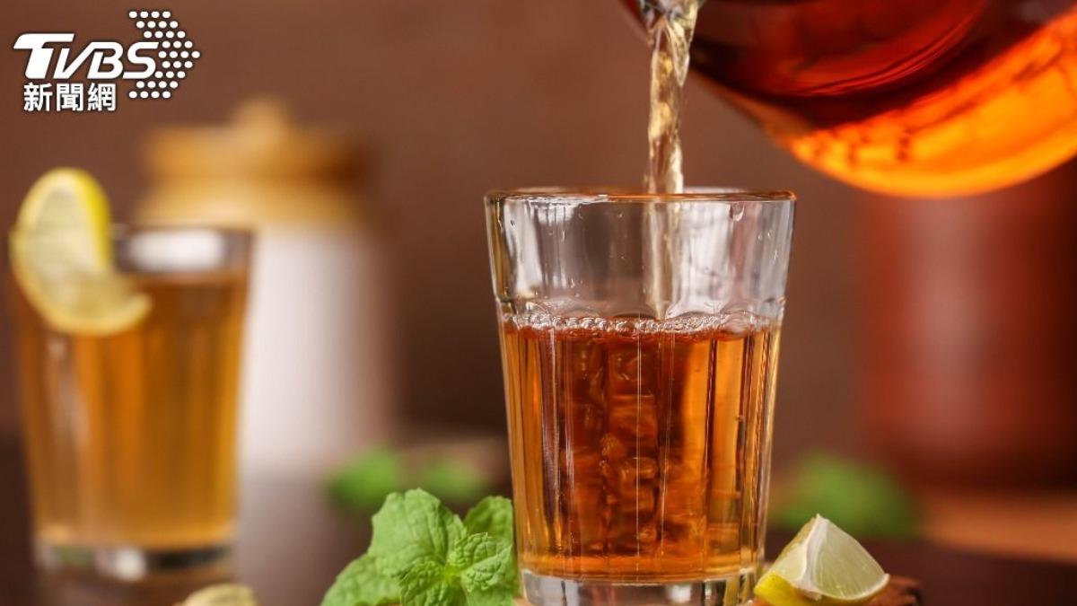 避免暴食方法:無糖茶代替酒。(示意圖/shutterstock達志影像)