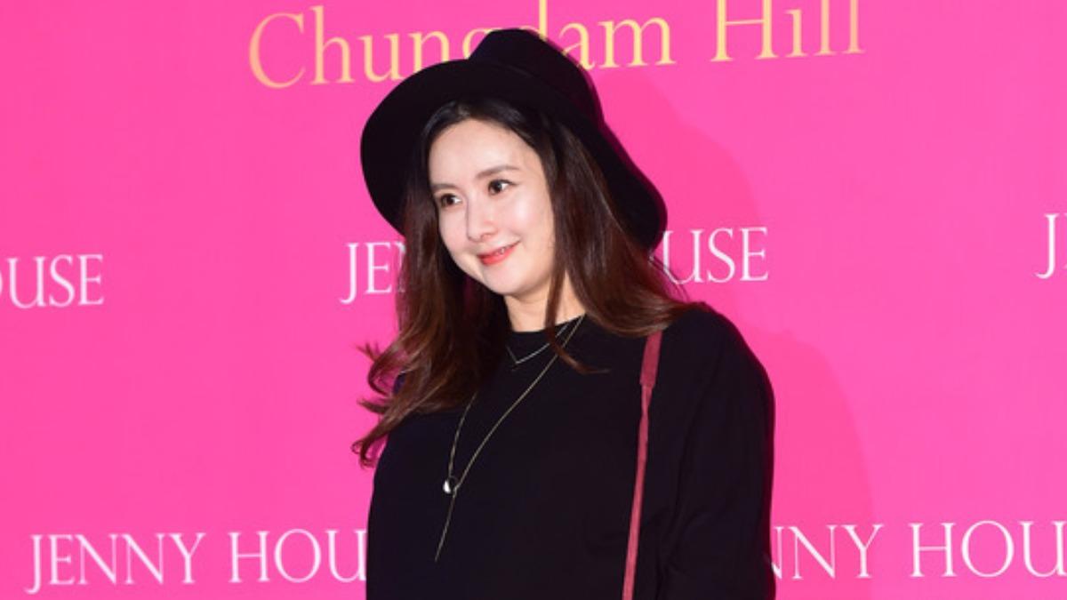 隱瞞9個月!48歲金獎女星突公開再婚小5歲尪 「為了愛女」狠撕單親媽標籤