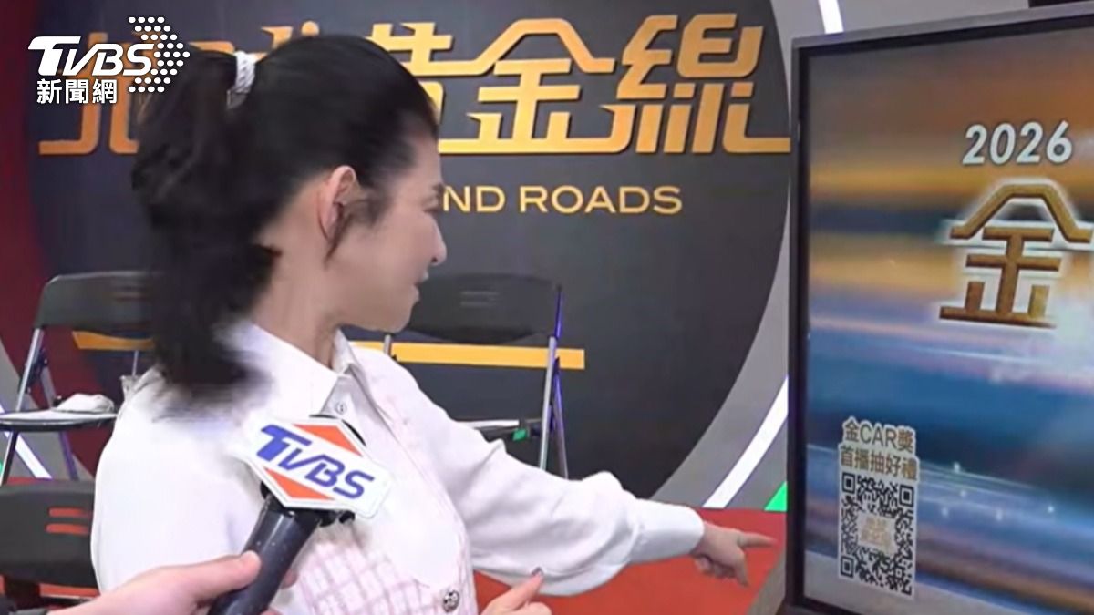 觀眾只要鎖定電視畫面,就會看到金Car獎首播抽好禮的QR Code。(圖/TVBS)