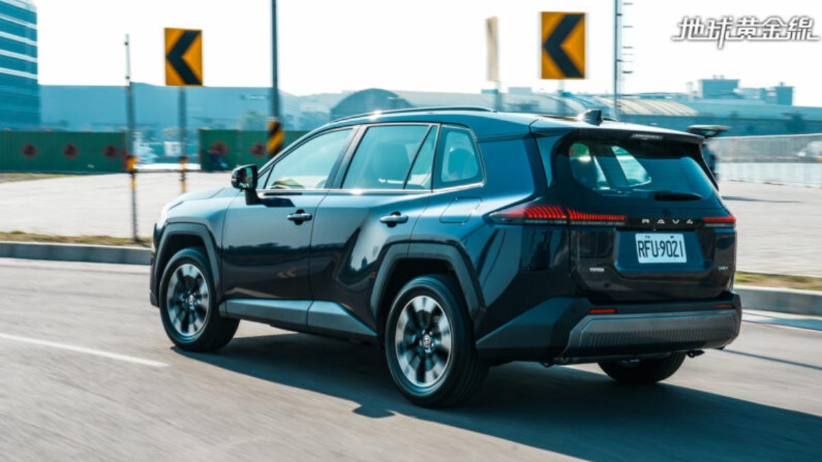 能源署同步揭露RAV4每年的燃料花費。(圖/地球黃金線)