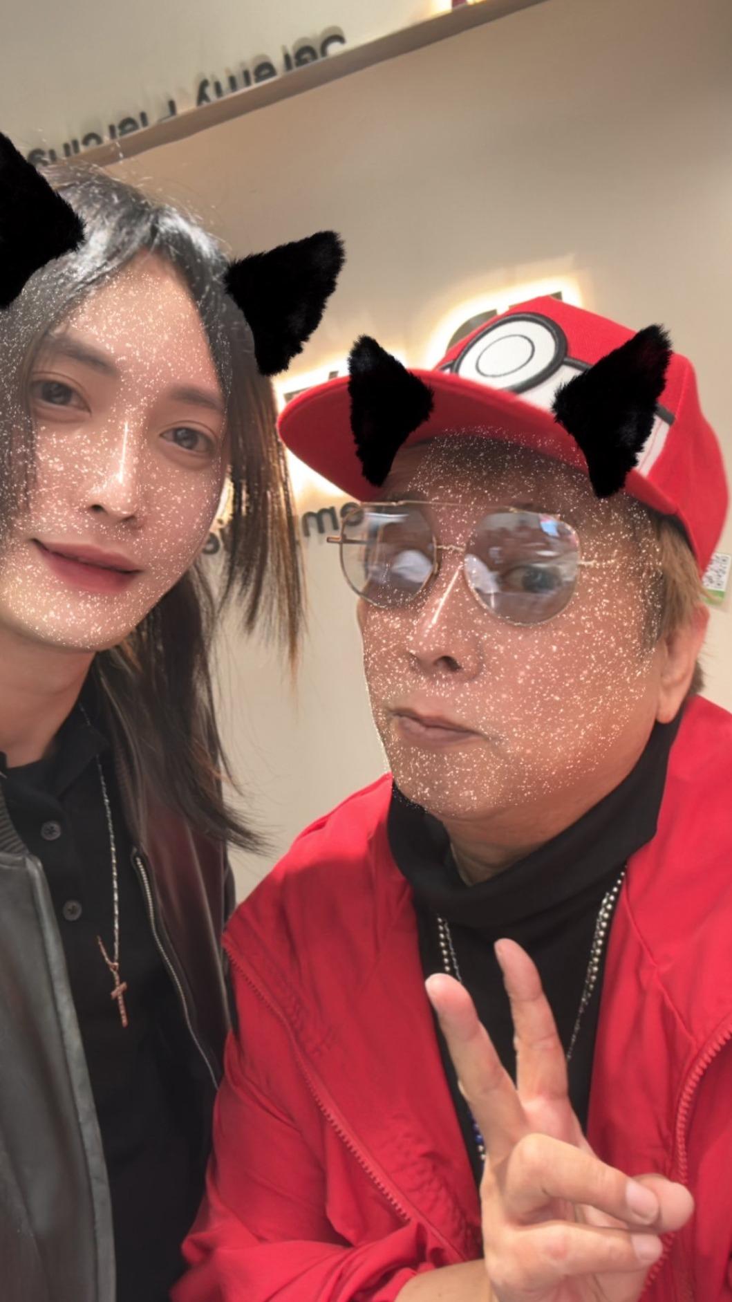 小俊相當感謝曹西平照顧,更扛起飾品店經營。(圖/翻攝自曹西平的粉絲愛團)