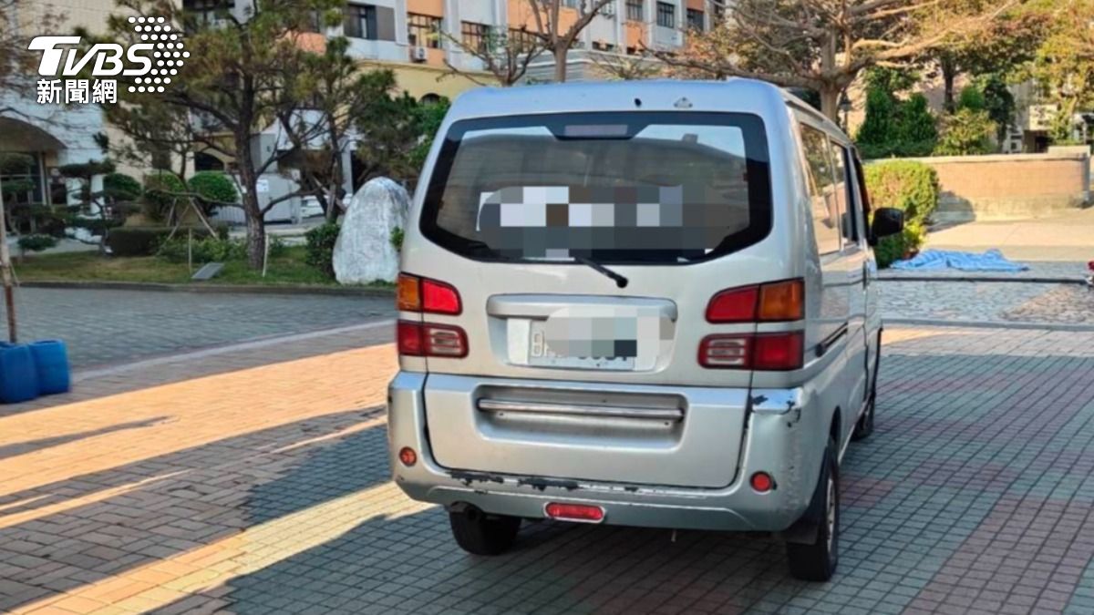 廂型車駕駛涉嫌酒駕。（圖／TVBS）