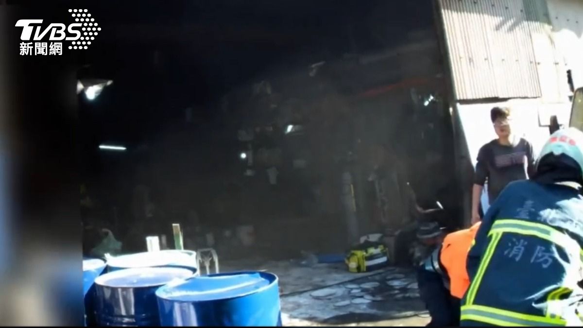 事發地為社子島一處工廠,蔡男當時正在進行鐵桶切割作業。(圖/TVBS)