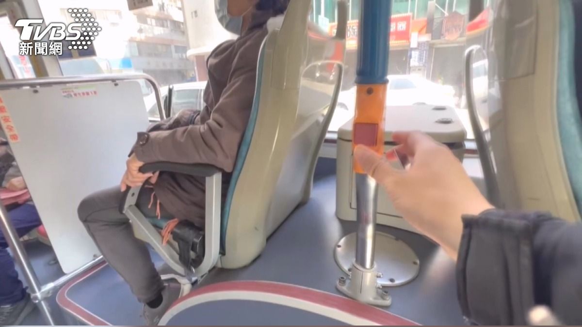 下車前確實按鈴，避免與司機之間產生認知落差。(圖／TVBS)