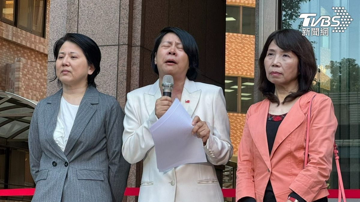 李貞秀回應爭議過程一度哽咽落淚。（圖／劉庭宇攝）