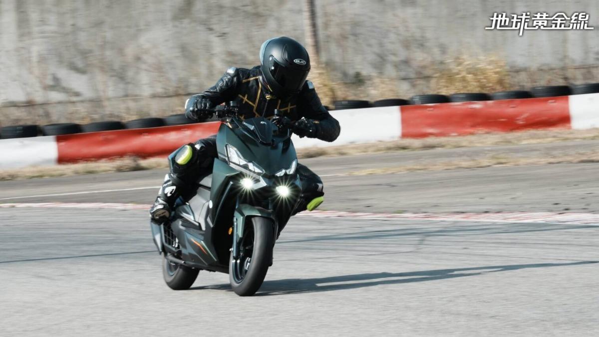 二代DRGBT小改款算是於2025年12月31日正式登場,車型代號TBB16T4與TBB16T5,新車升級的最大賣點就是導入彎道ABS與彎道TCS。(圖/地球黃金線)