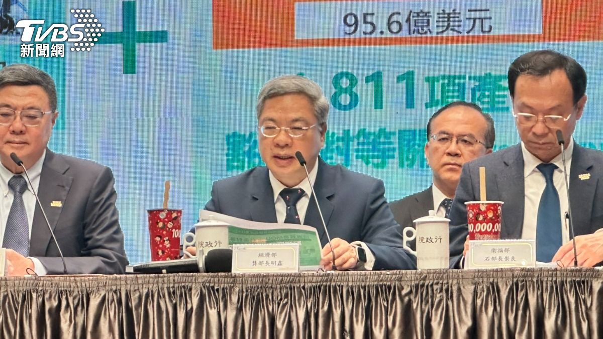 經濟部長龔明鑫出席行政院記者會。（圖／潘袁詩羽攝）