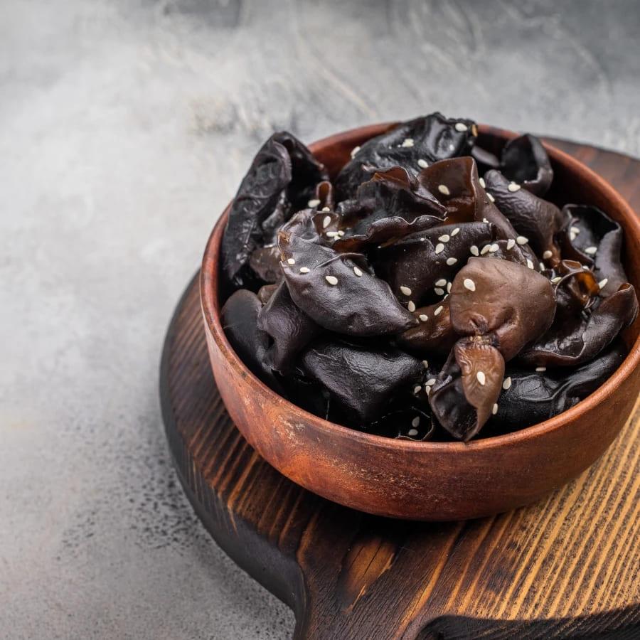 黑木耳口感清爽又百搭，很適合加入飲食控制的菜單。（示意圖／shutterstock達志影像）