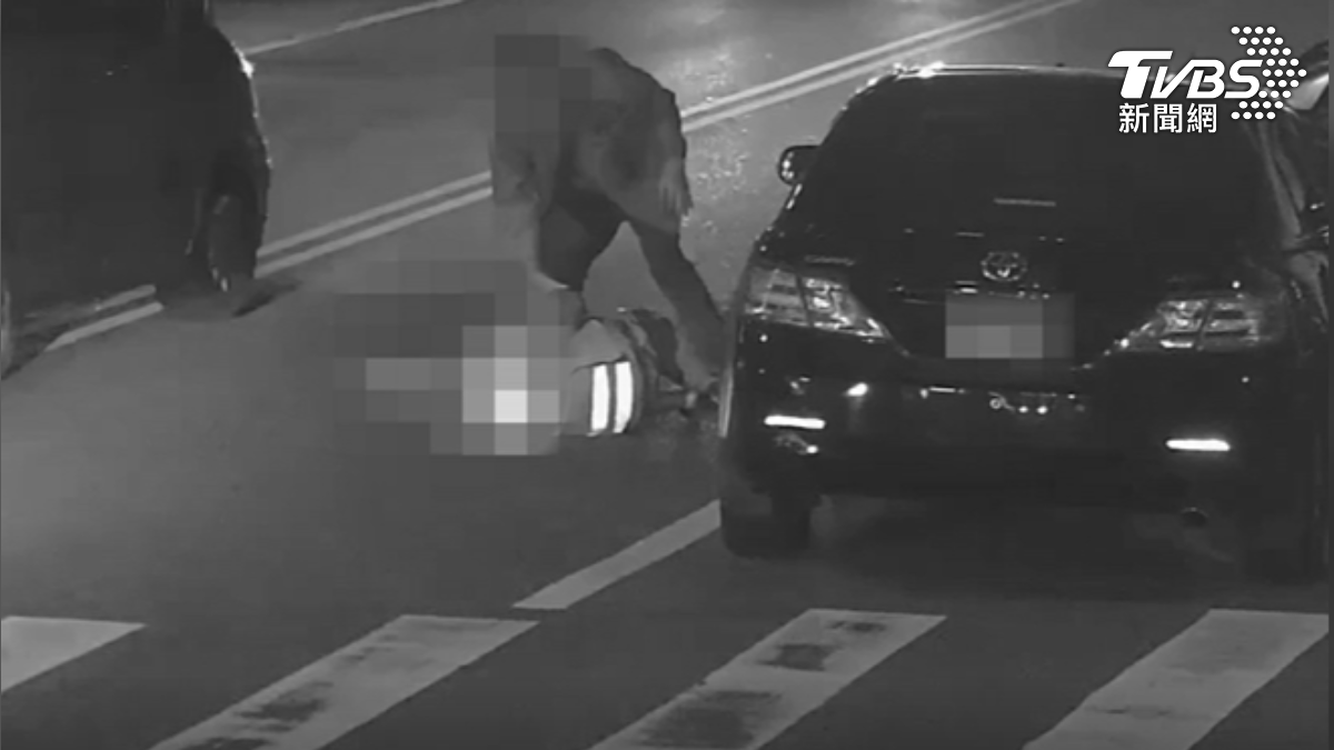 47歲男寒流騎車,突頭暈自摔,送醫搶救三天不治。(圖/TVBS)