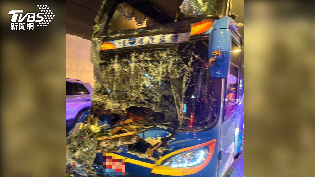 快訊／返鄉注意！國3連2起車禍　新店隧道火燒車、福德隧道2車追撞
