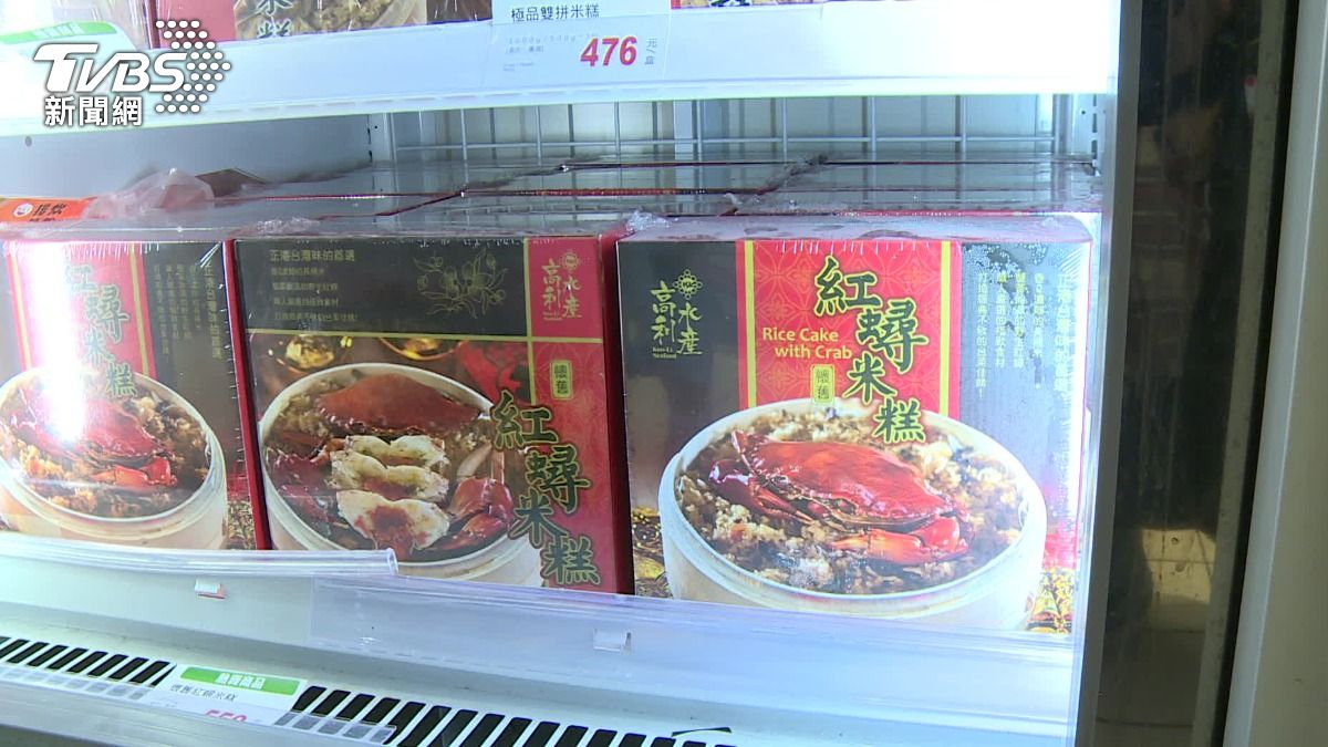 有民眾發現連鎖賣場的年菜降價。(圖/TVBS)