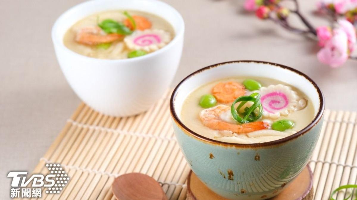 茶碗蒸和家常蒸蛋最大不同在於湯底。(示意圖/shutterstock達志影像)