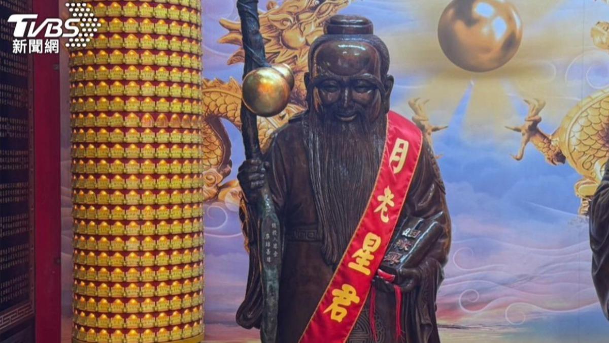 拜月老「3大NG行為」！紅線別綁手上　命理師：容易斷姻緣