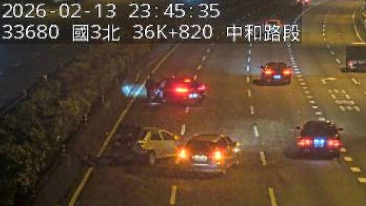 國道3號昨（13）日晚間11時許發生一起死亡車禍。（圖／翻攝自國道即時影像）