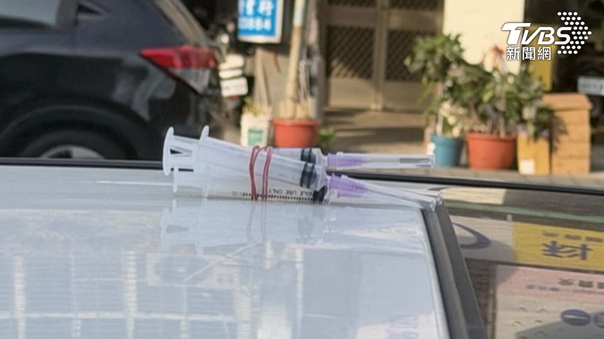 男子亂丟針筒,沒想到對方身分竟然是一名醫生,專挑特定進口名車下手,附近店家質疑根本是仇富心態(圖/翻攝Threads_ans_615)