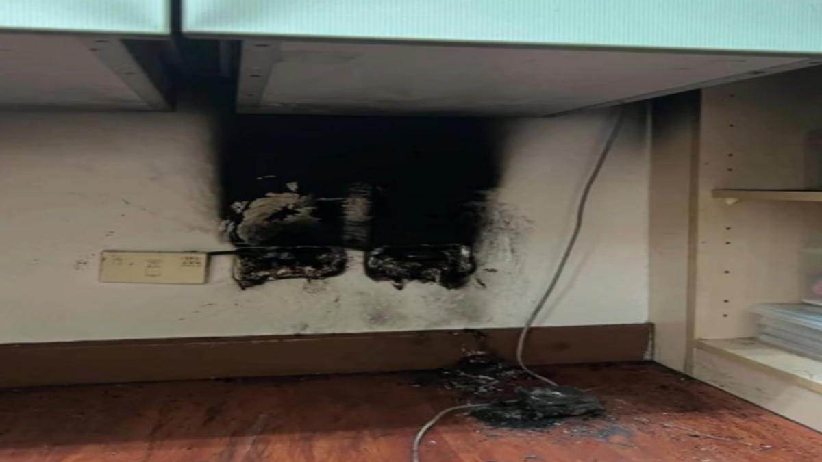 有民眾行動電源起火燒焦，牆壁也被燻得焦黑。（圖／翻攝FB社團：爆料公社）