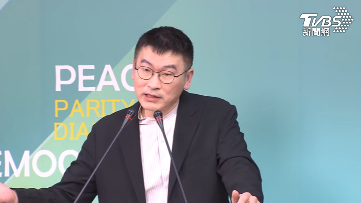 陸委會主委梁文傑質疑李貞秀除籍證明格式異常,追溯27年難以採信。(圖/TVBS)