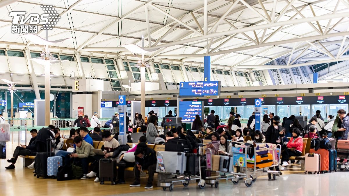 仁川機場春節人潮資料畫面。(圖/Shutterstock達志影像)
