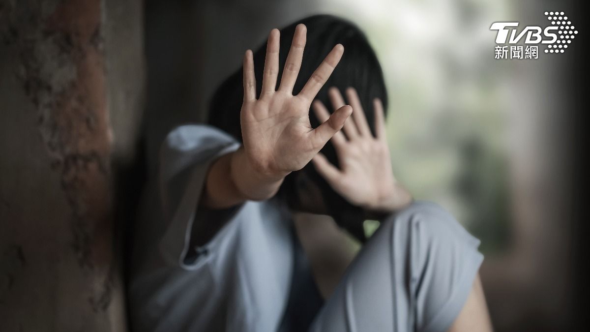 印度1名年僅16歲的少女聲稱自己遭到400名男子強姦高達數百次。（示意圖／達志影像shutterstock）