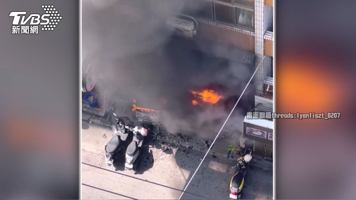 換瓦斯桶釀禍!逢甲湯包店閃燃起火 1人燙傷「店面全毀」。(圖/畫面翻攝 threads:l yaml iszt_0207)