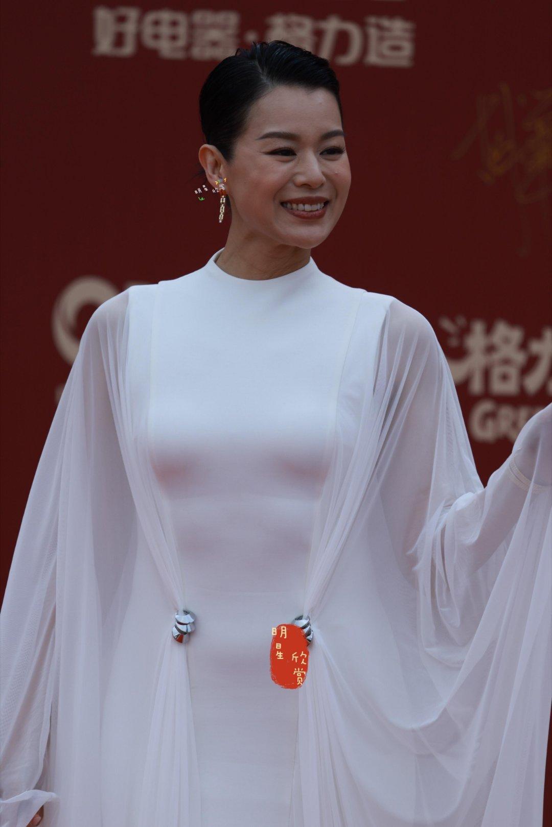 胡杏兒臉上法令紋明顯。（圖／翻攝微博）