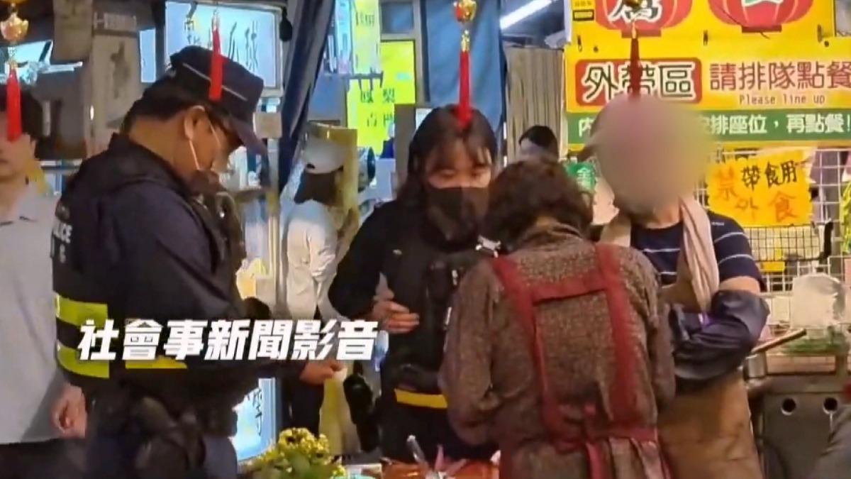 高雄瑞豐夜市經營臭豆腐攤的蔡姓兄弟檔,疑似因客人攜帶外食問題意見不合,在攤位上大打出手。(圖/翻攝_社會事新聞影音)