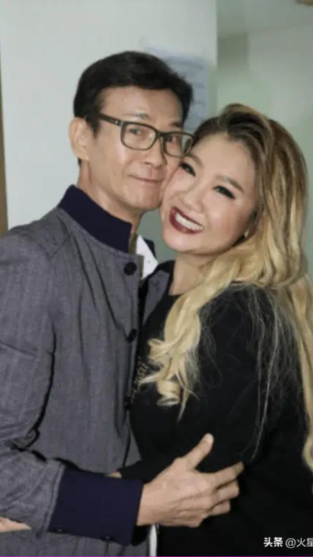 鄭少秋與二女兒鄭欣宜也感情融洽。（圖／翻攝自微博）