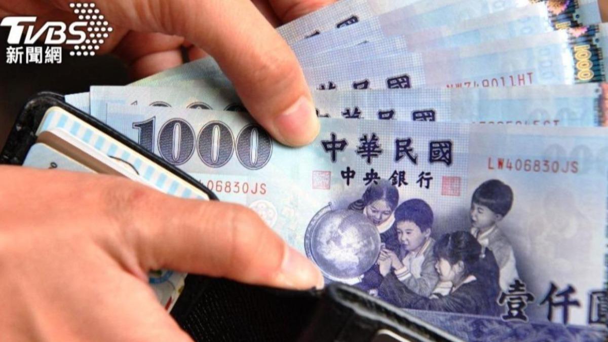 新年買衣助開財運。(示意圖/shutterstock達志影像)