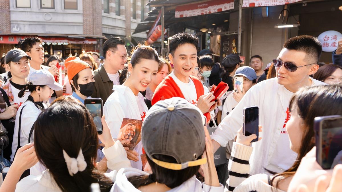 舒華力推《雙囍》喊想二刷! 余香凝、田啟文「父女」合體掃街過台式新年