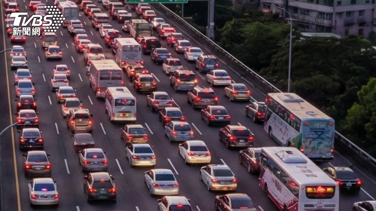 春節塞車壓力飆高!醫:判斷力下降、易怒 多活動下肢防血栓