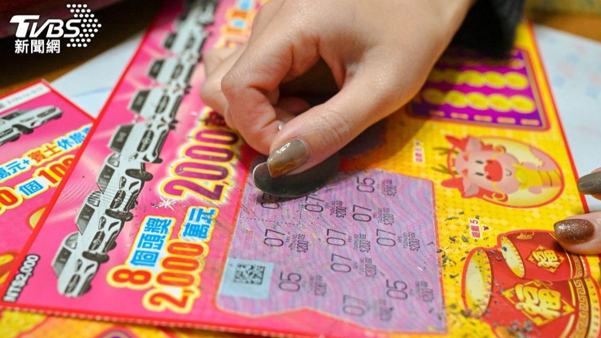 刮刮樂超強運!德州女「17年中4次頭獎」 爽抱逾6億