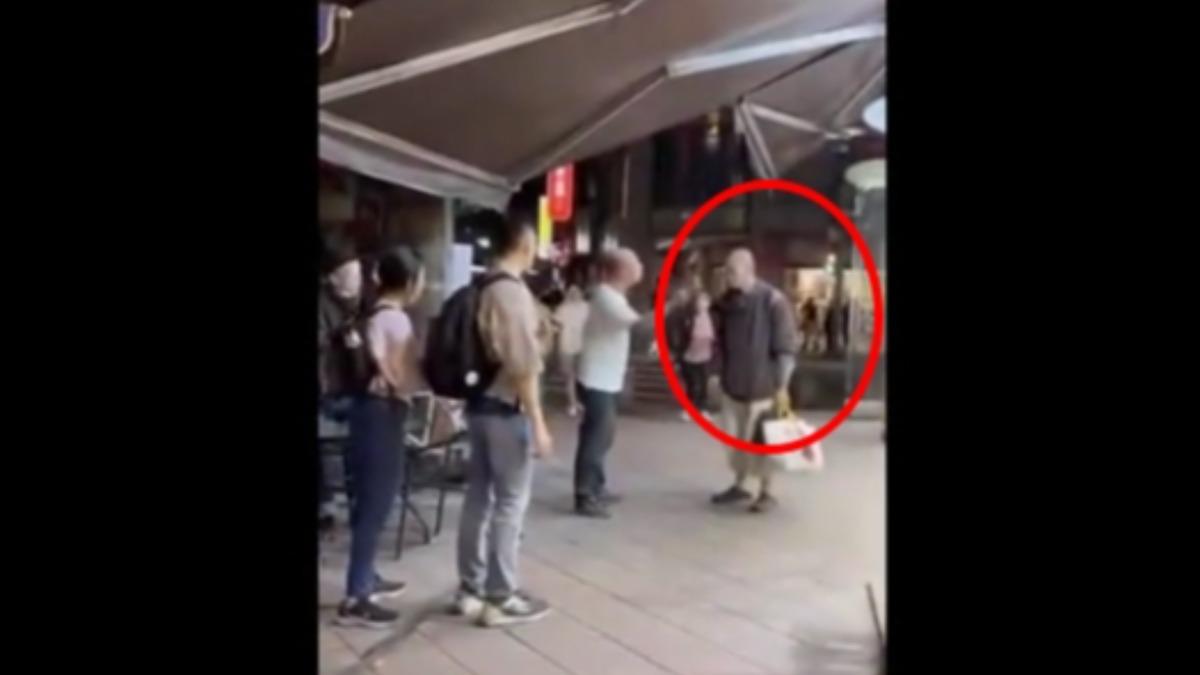 被害人逛西門町遭陌生男子揮拳,路人見義勇為幫忙阻止。(圖/被攻擊當事人提供)