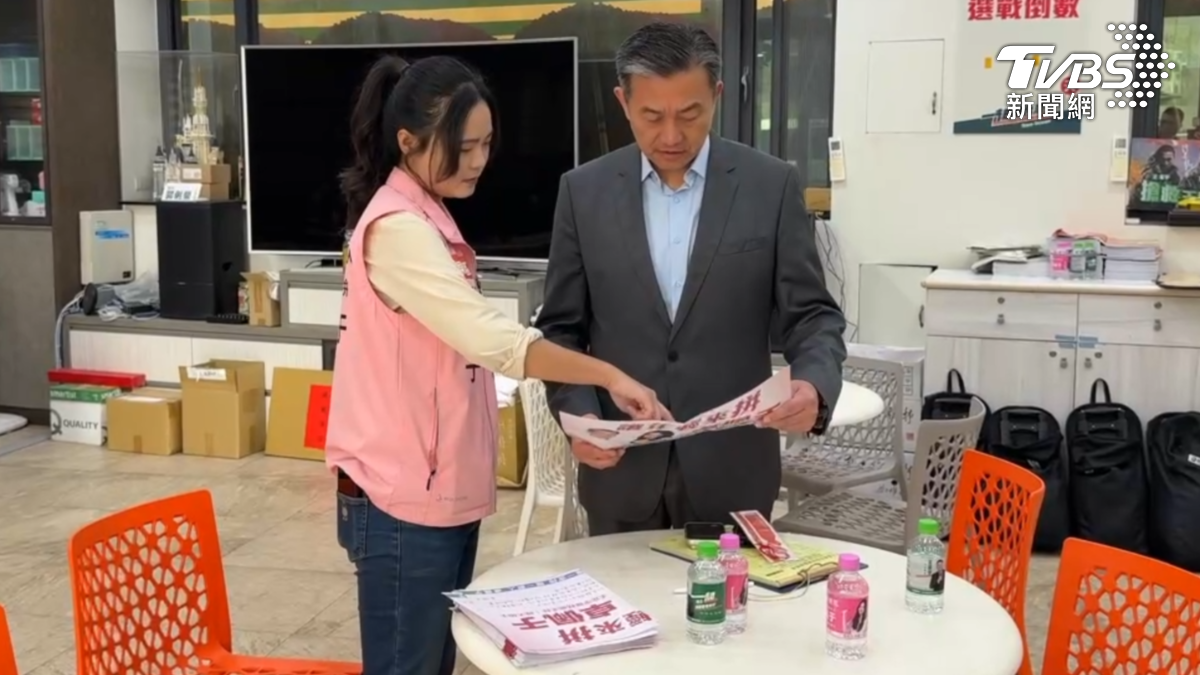 王定宇指出涉嫌恐嚇總統與立委家屬的王姓嫌犯已落網,移送地檢署偵辦。(圖/TVBS)
