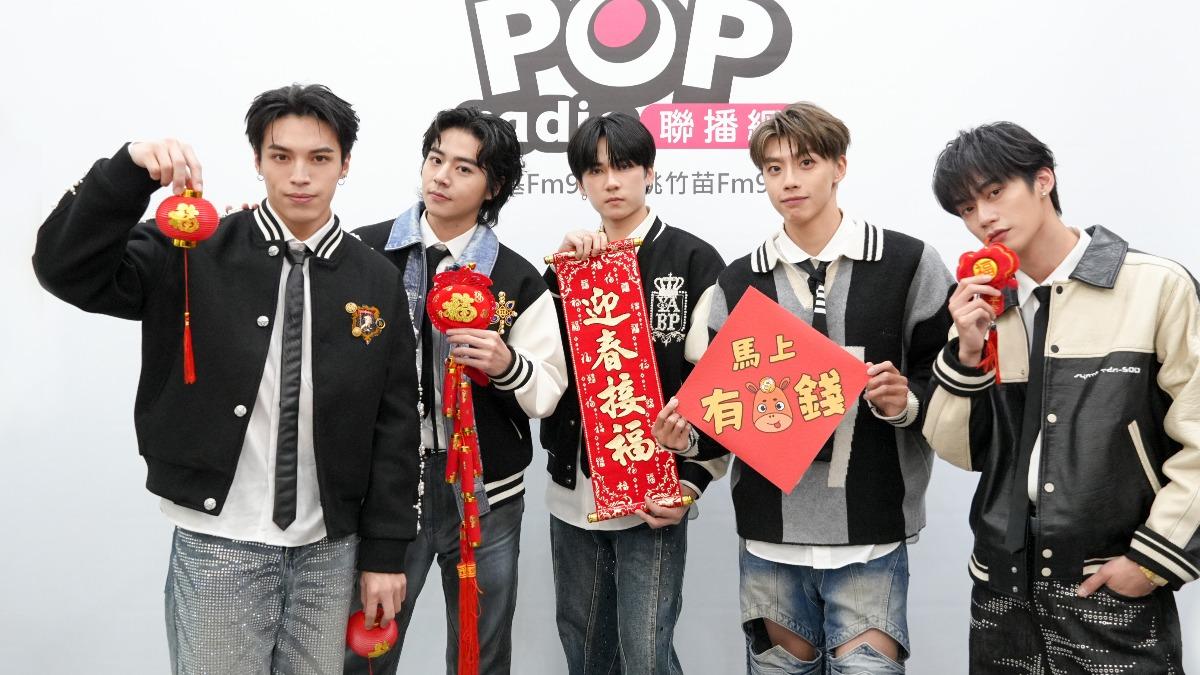 Ozone玩遊戲超投入,團員們更不計形象搶第一。(圖/POP Radio提供)