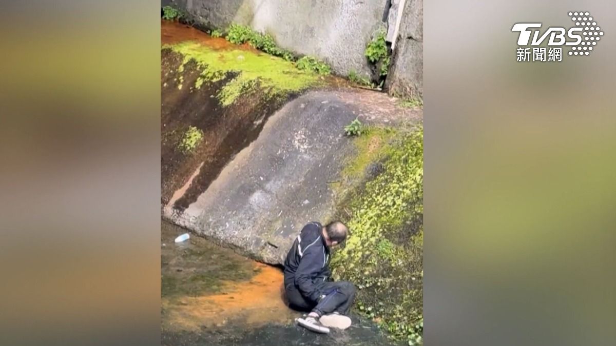 新北汐止一名劉姓男子無照又涉毒駕，他不想進警局，轉頭接跳下10米溝，髖骨骨折送醫。（圖／網友jordi_1122提供）