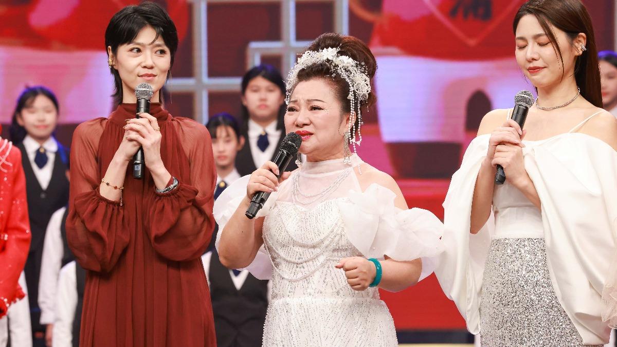 白冰冰感慨2025年動盪不安。(圖／民視提供）