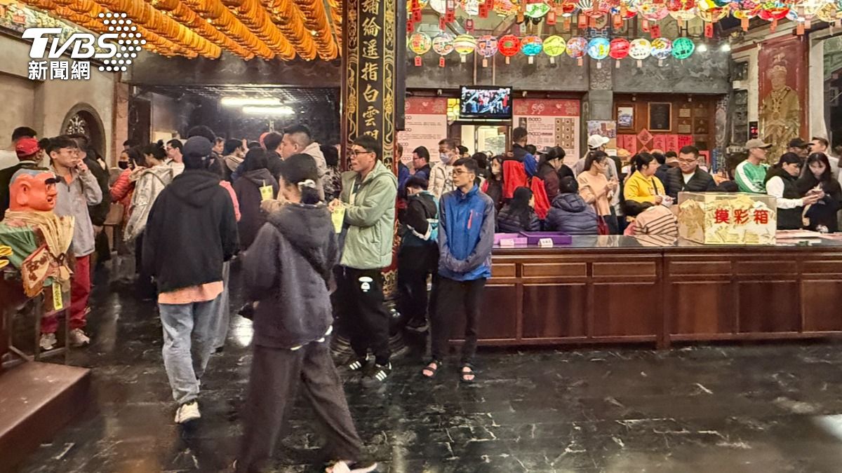 西螺鎮宛如不夜城。（圖／陳祁攝）