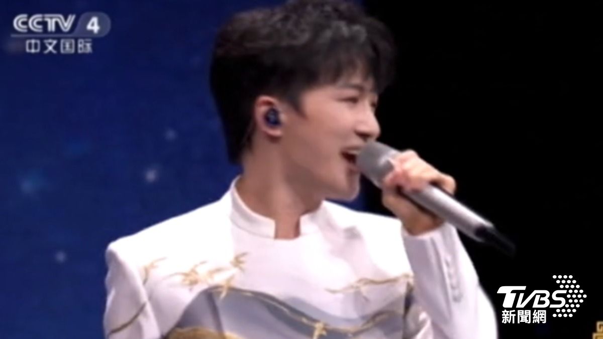 中國大陸男歌手周深登上央視春晚。(圖片來源/央視)