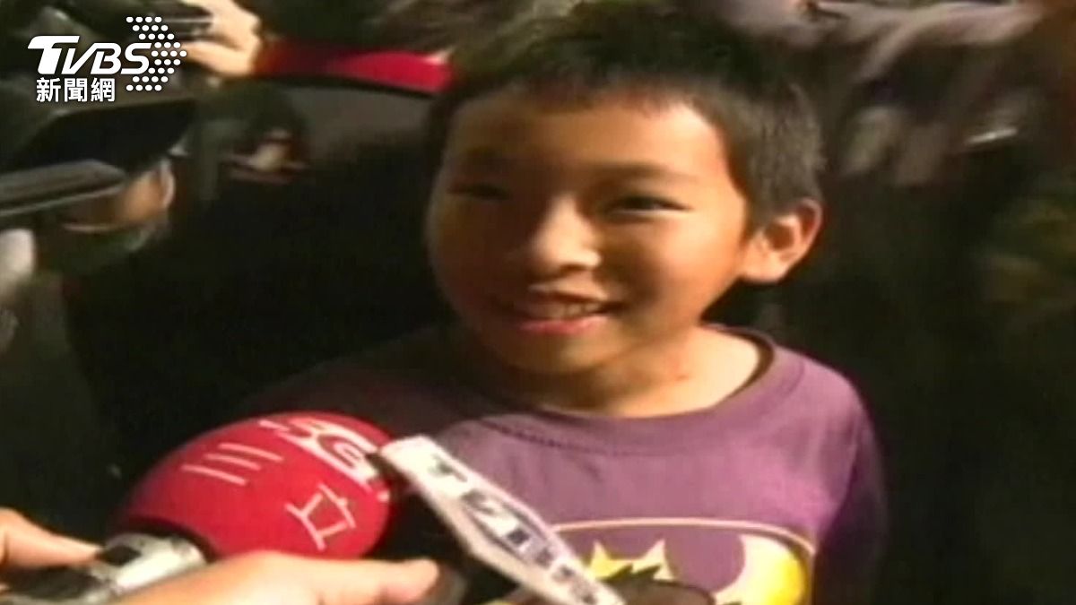 廖博彥國小六年級拿下頭香時開心受訪。（圖／TVBS資料畫面）