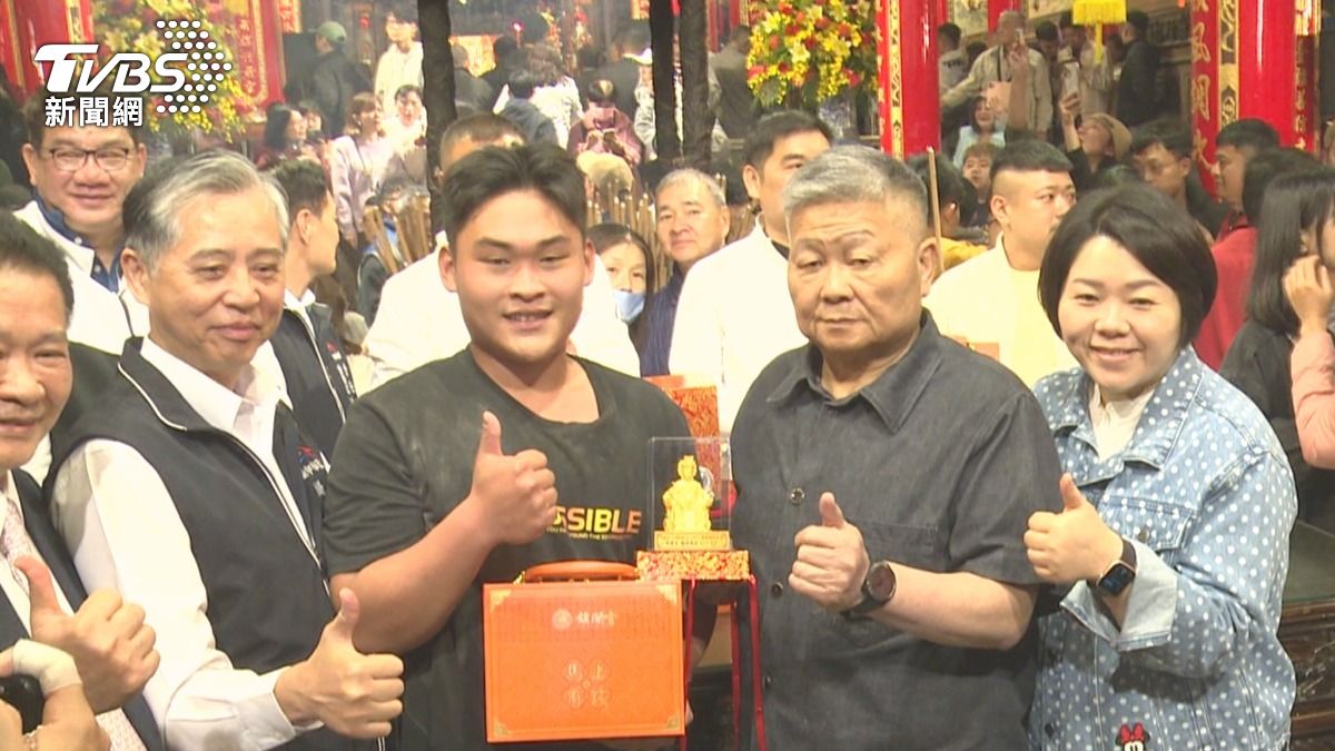 大甲鎮瀾宮搶頭香可獲得金媽祖(TVBS/圖)