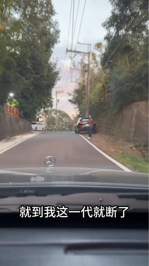 黃安感慨開車走春的傳統要消失了。(圖/翻攝自黃安微博)