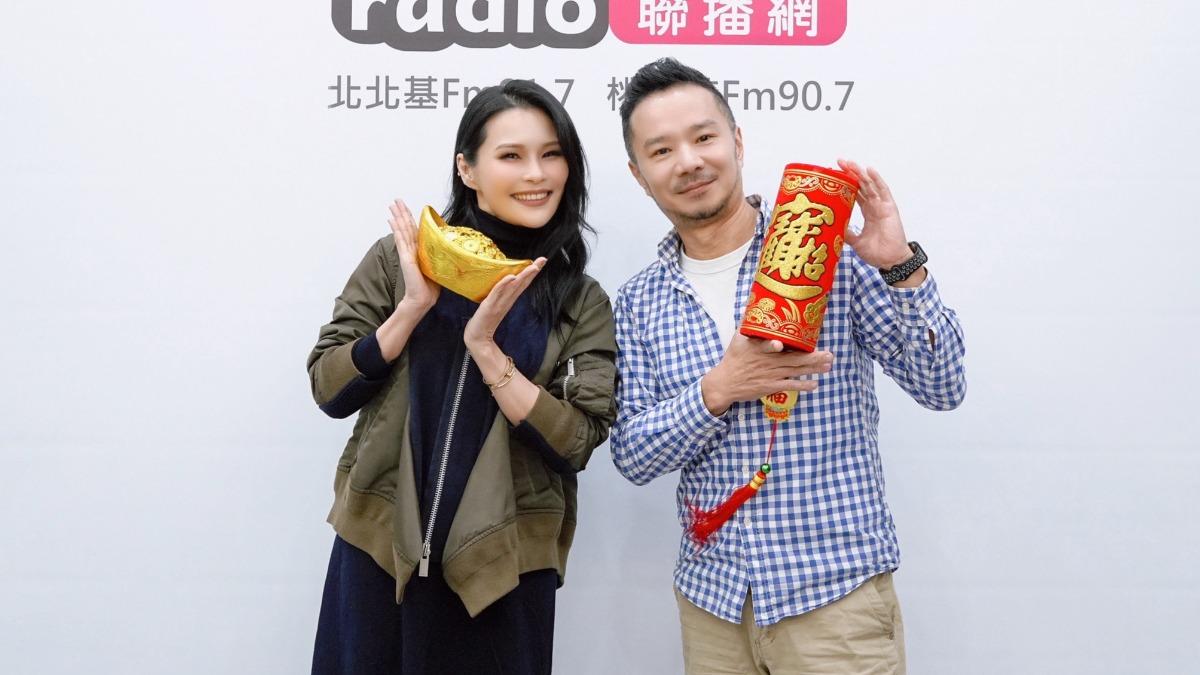 周蕙向DJ丹尼透露歌唱比賽的內幕，大嘆入行就知道水很深。（圖／POP Radio提供）
