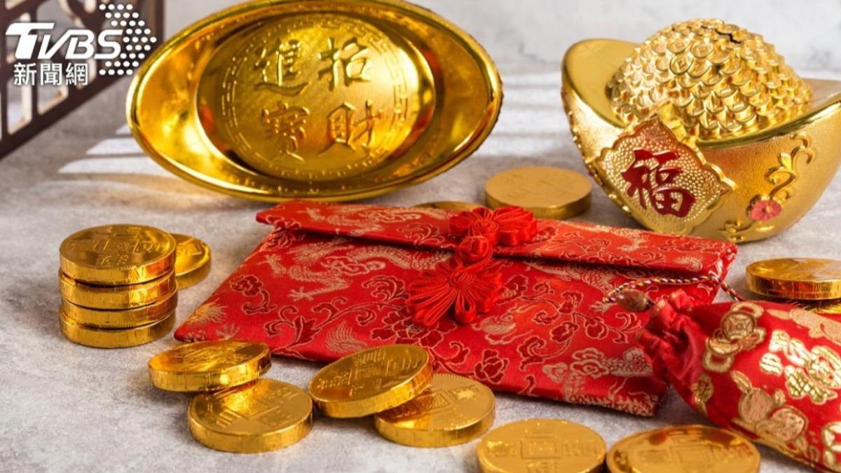 發財樹放客廳對角線象徵招財進寶、收入穩定。（示意圖／shutterstock達志影像）
