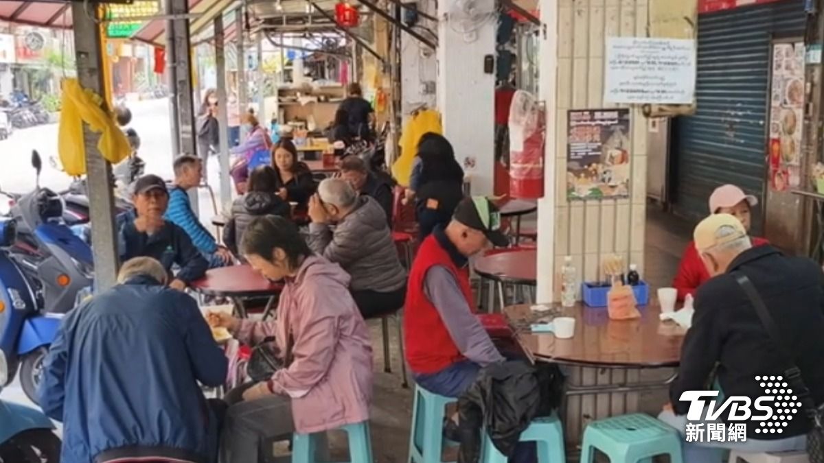 走進新北市中和區華新街,彷彿一秒飛到緬甸。(圖/TVBS)