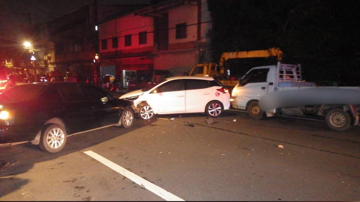 桃園八德驚險車禍 轎車閃避臨停失控衝對向釀3傷