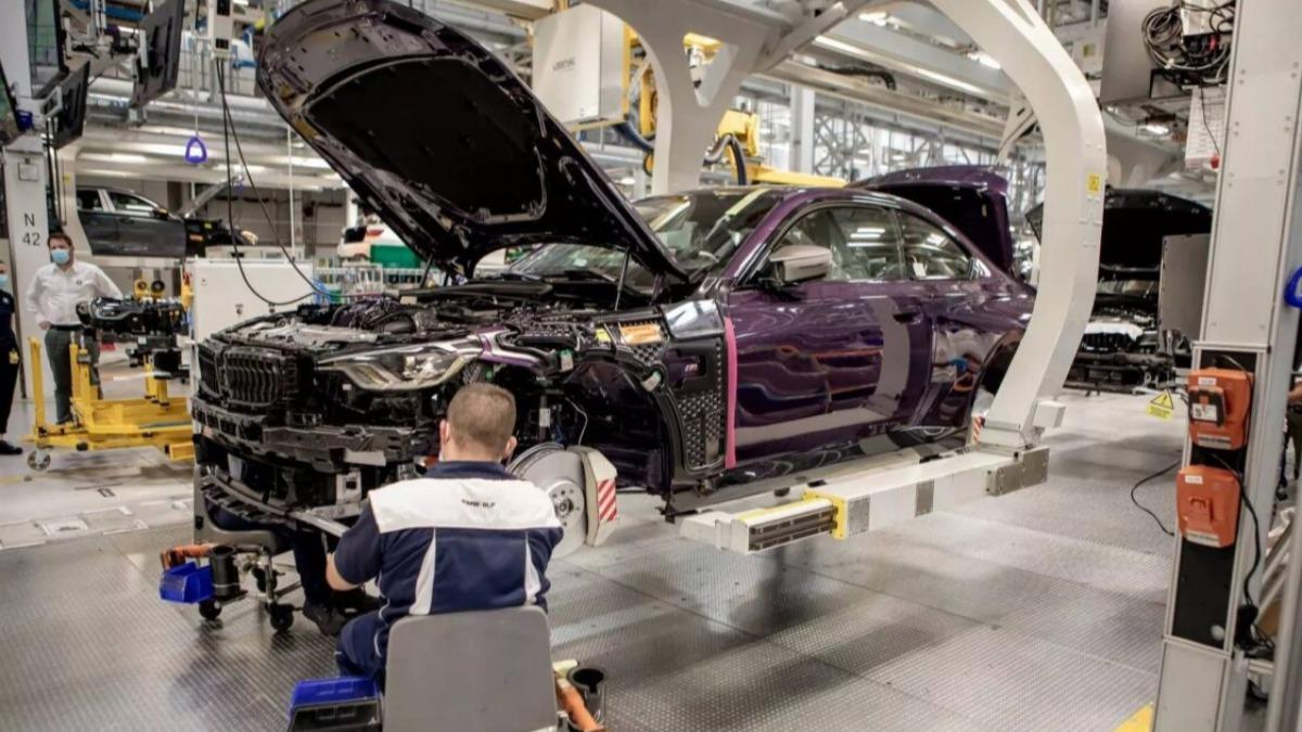 向來被視為全球車廠重要海外市場之一的墨西哥,即將在2026年迎來政策急轉彎。(圖/BMW提供)
